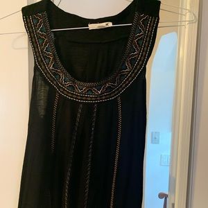 Sleeveless shirt